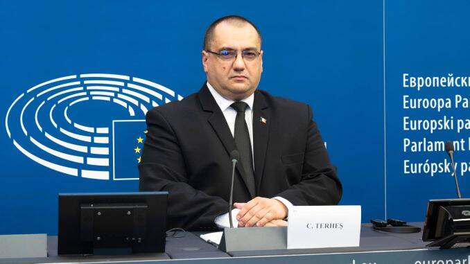 Der COVID-Pass ist bis 2023 verlängert worden. Der rumänische Europaabgeordnete Chris Terhes erklärt, was das eigentliche Ziel ist.