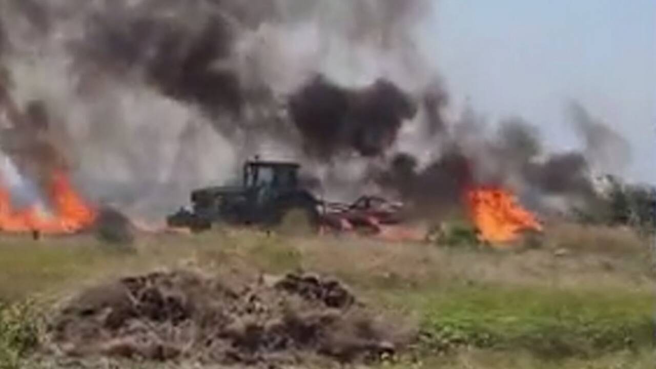 tractor-câmp-incendiu