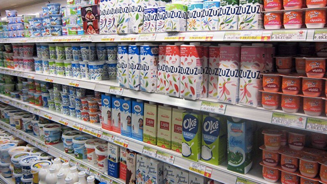 lapte pe raft in magazin