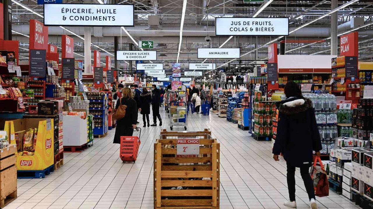 interiorul unui supermarket din Franta