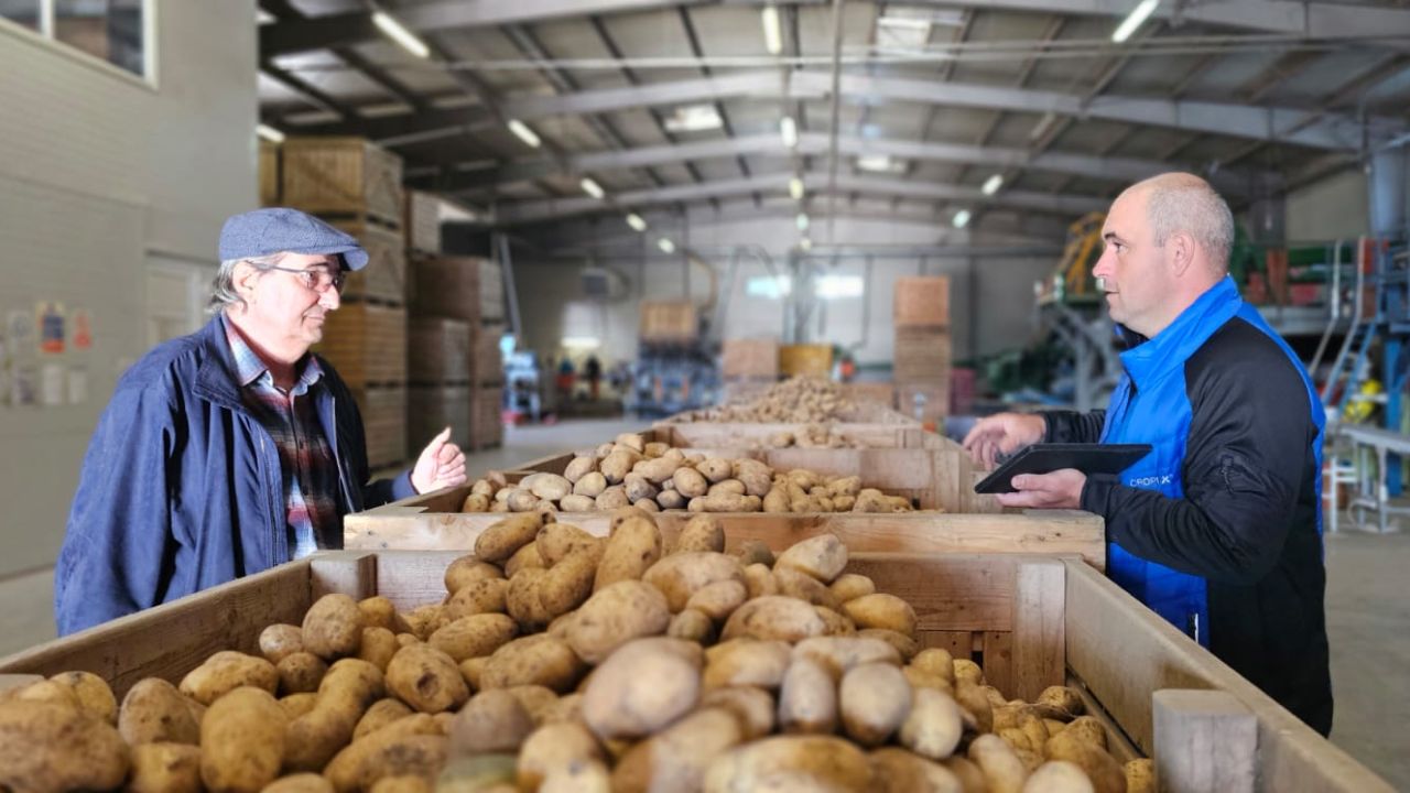 Fermierul Sorin Mănoiu alături de Florin Nicola de la Holland Farming 