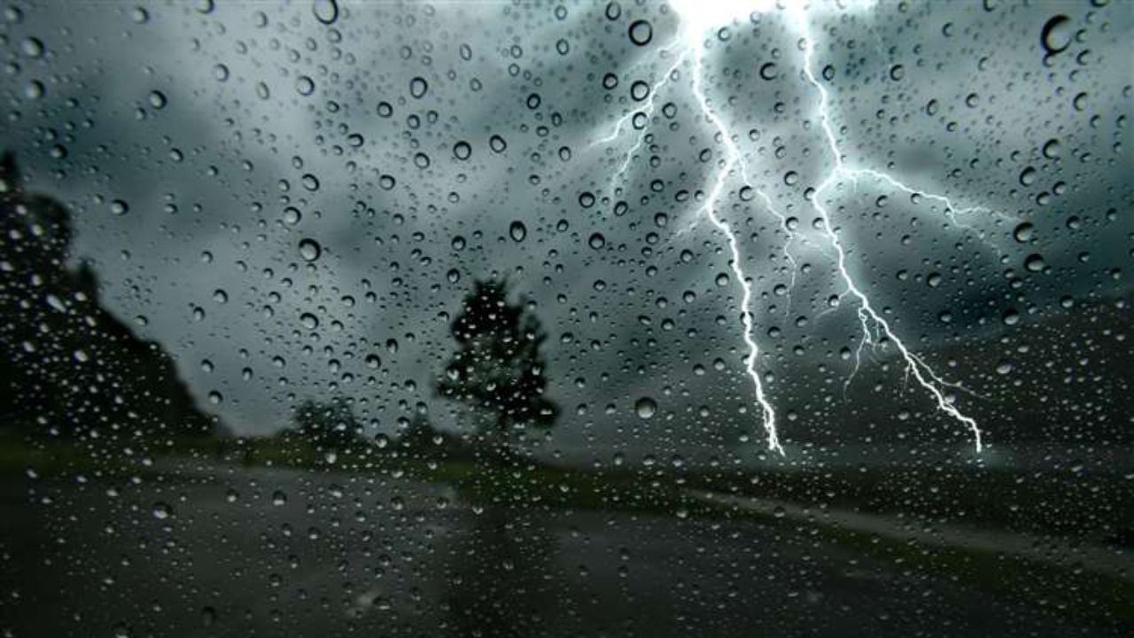 Alertă meteo actualizată. Județe unde lovesc astăzi grindina și vijeliile