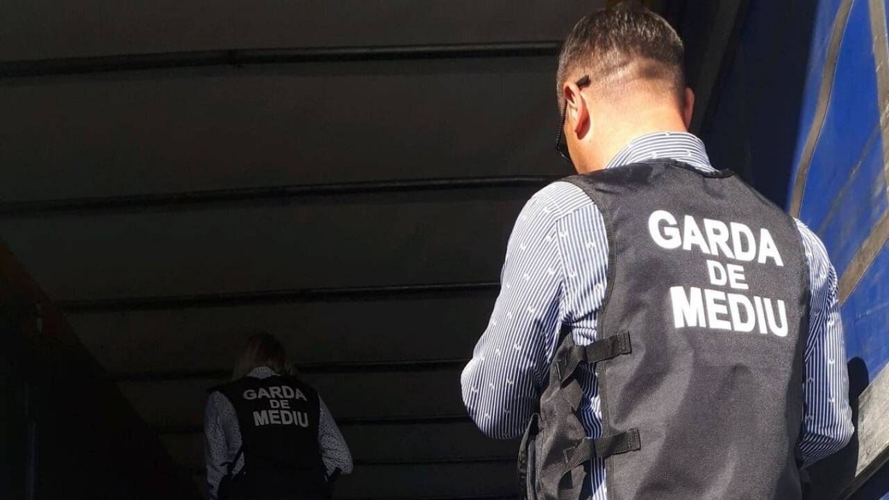 Un vecin ți-a distrus recolta, ți-a inundat terenul sau poluat grădina? Cum intervine Garda de Mediu