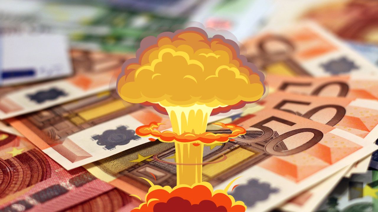 Bubuie euro! S-a depășit deja pragul de 5 lei, ieșiri masive de capital din cauza crizei politice