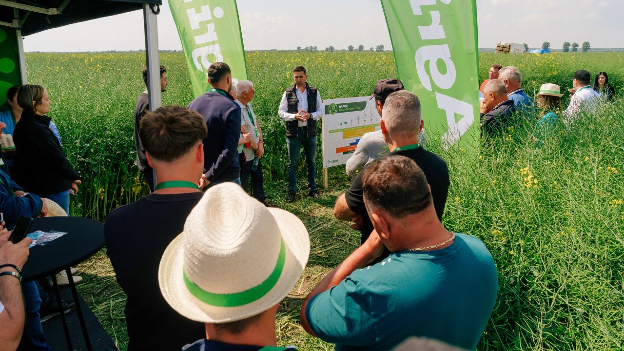 Gabriel Nicolau, director tehnic Nufarm România, prezintă tehnologia aplicată
