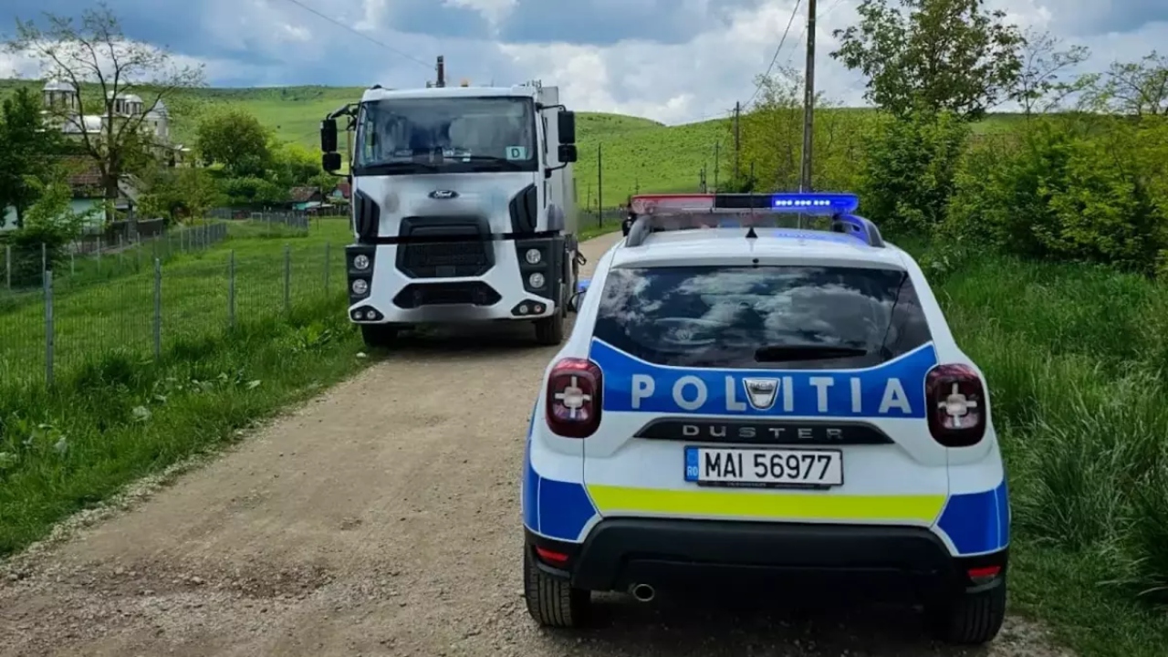 O mamă și copilul ei de trei ani au murit după ce au căzut dintr-o căruță