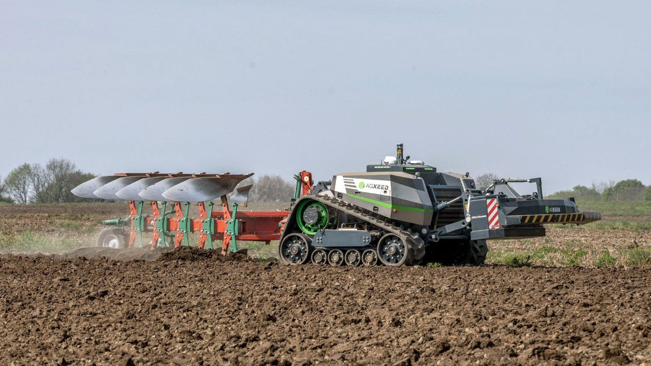 Record mondial stabilit la arătură cu un tractor autonom AgXeed