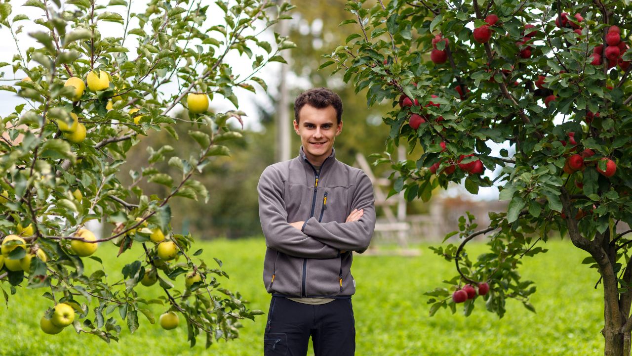 Tinerii își vor putea face firmă înainte de a împlini 18 ani, cu acordul scris al părinților