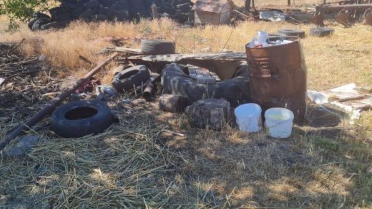 Dosar penal deschis pentru un fermier din cauza unor gunoaie periculoase