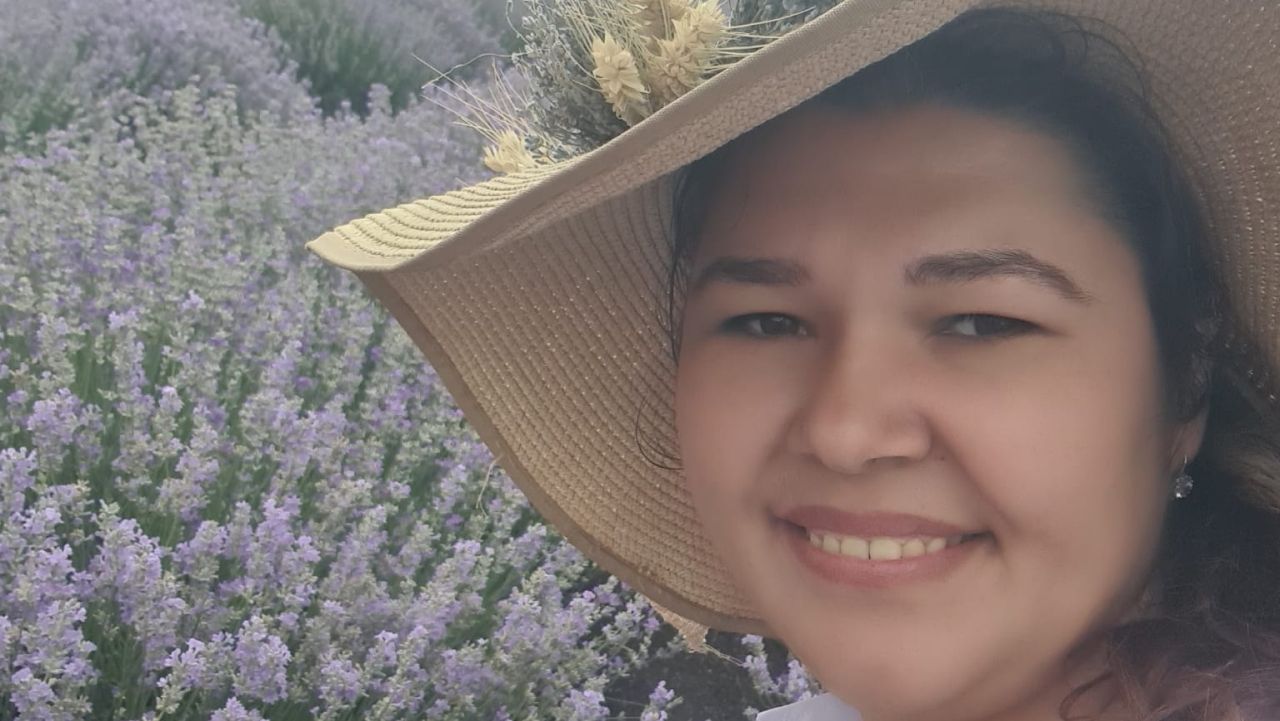 Afacere cu un hectar de lavandă. Irina Acatrinei, cultivatoare: ”La 1.500 de kilograme extragem trei litri de ulei”