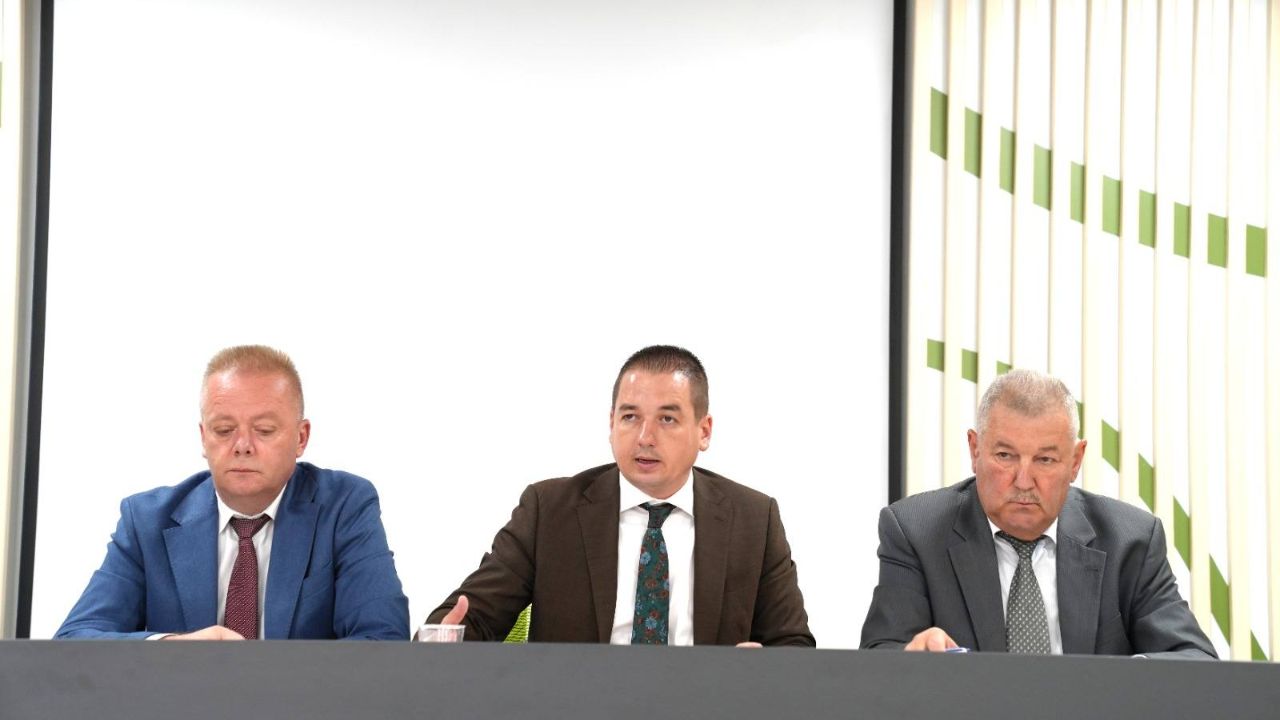 Închiderea site-urilor care vând medicamente veterinare fără prescripție medicală, pe masa ANSVSA