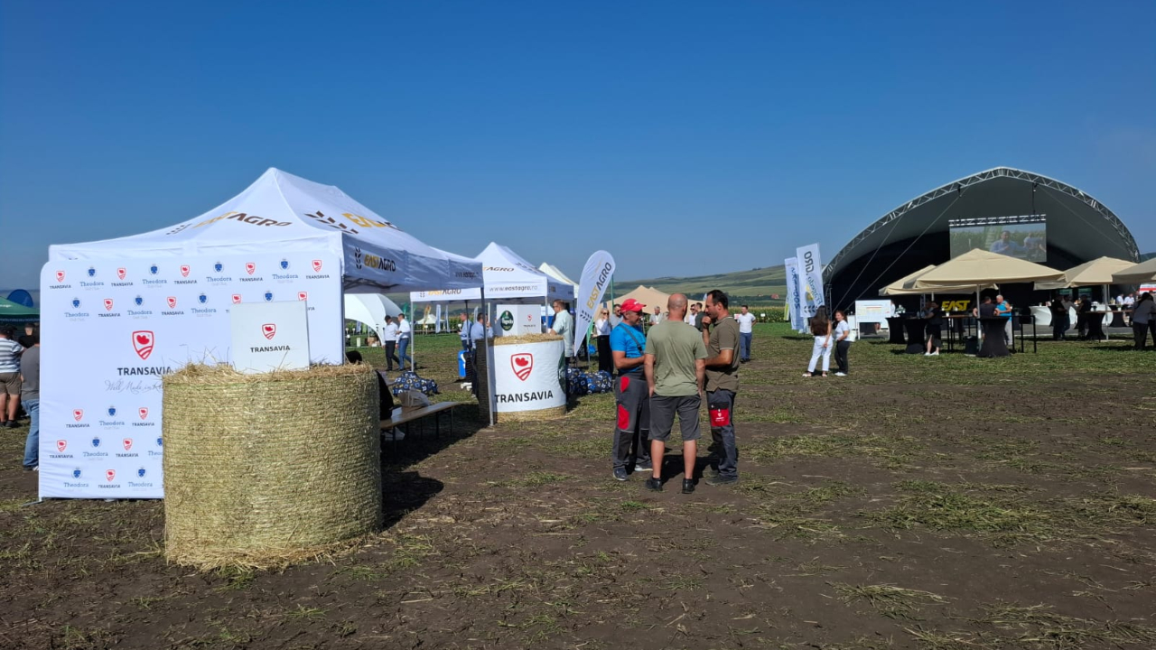 500 de fermieri au celebrat ”Sărbătoarea Porumbului – De la plug la dronă” cu sprijinul fermelor vegetale TRANSAVIA și East Agro
