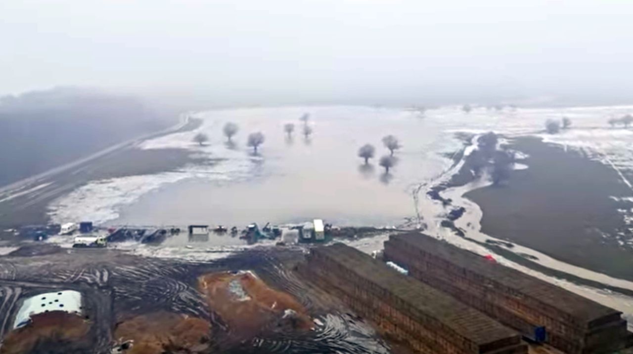 Parcul de utilaje agricole, complet inundat