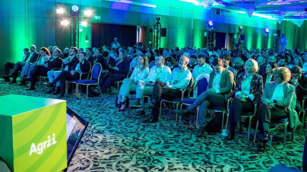 Sală plină la BioSfera Agrii