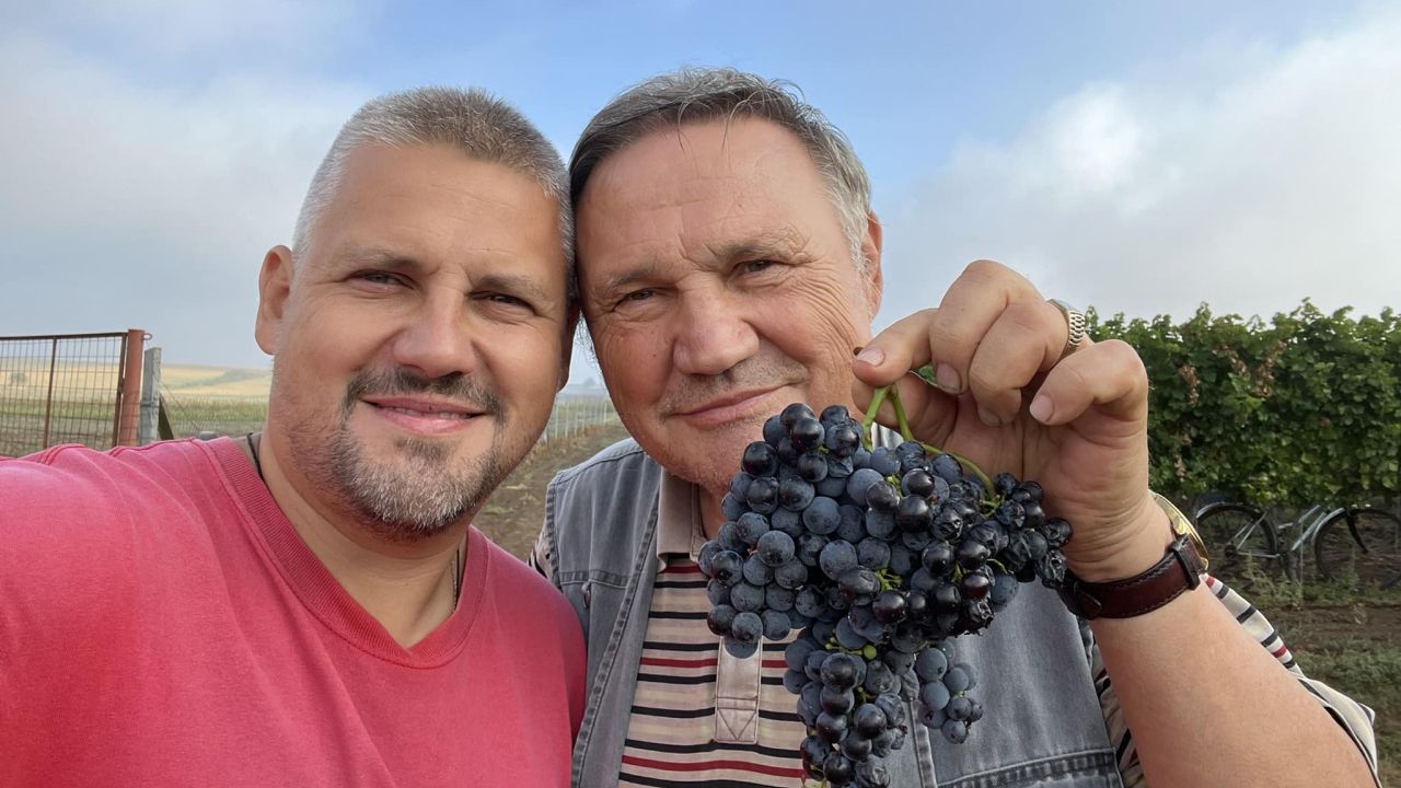 Tatăl Ludovic, alături de fiul Csaba au fondat Cramele Békési