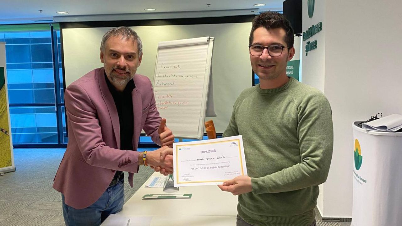 Mihai David (dreapta) la cursul de Public Speaking