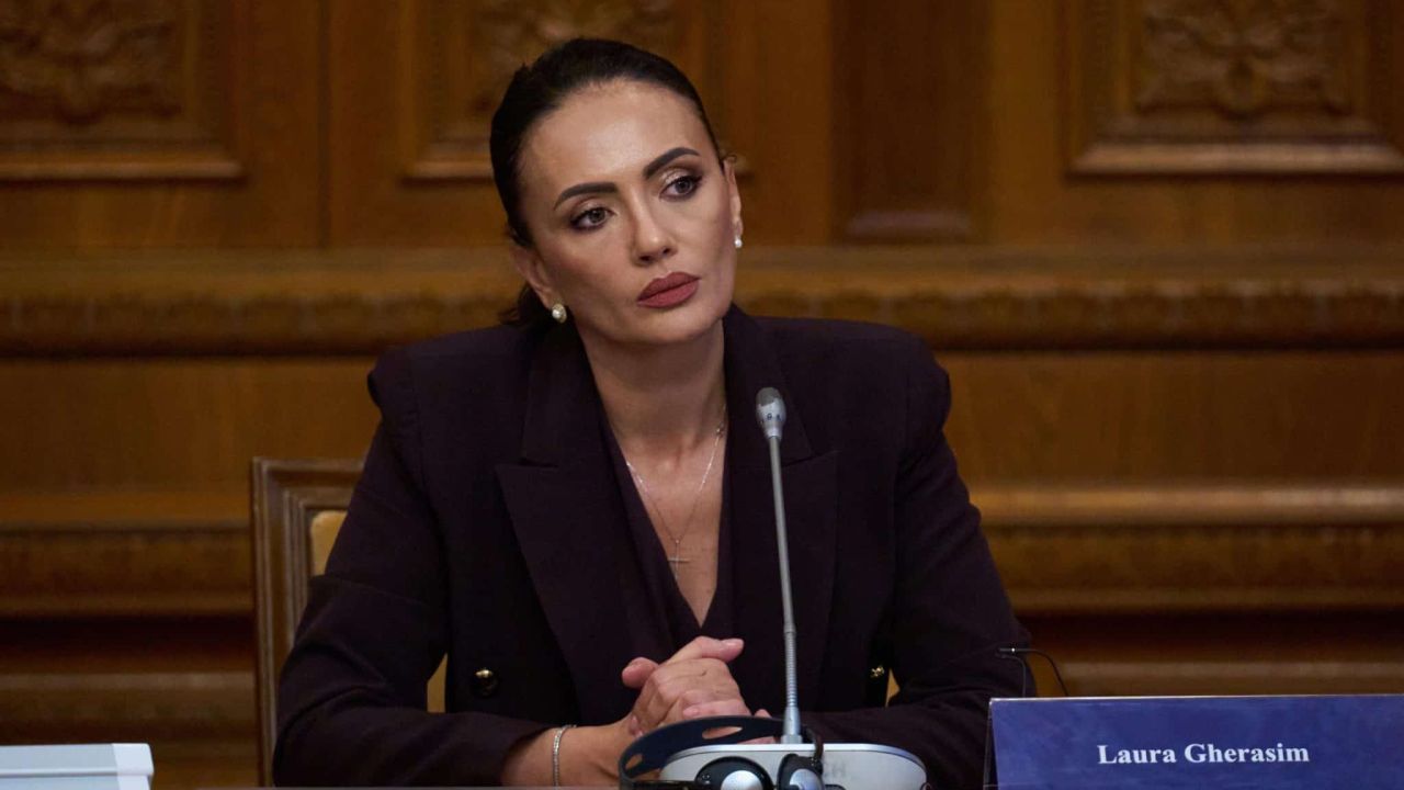 Laura Gherasim - AUR