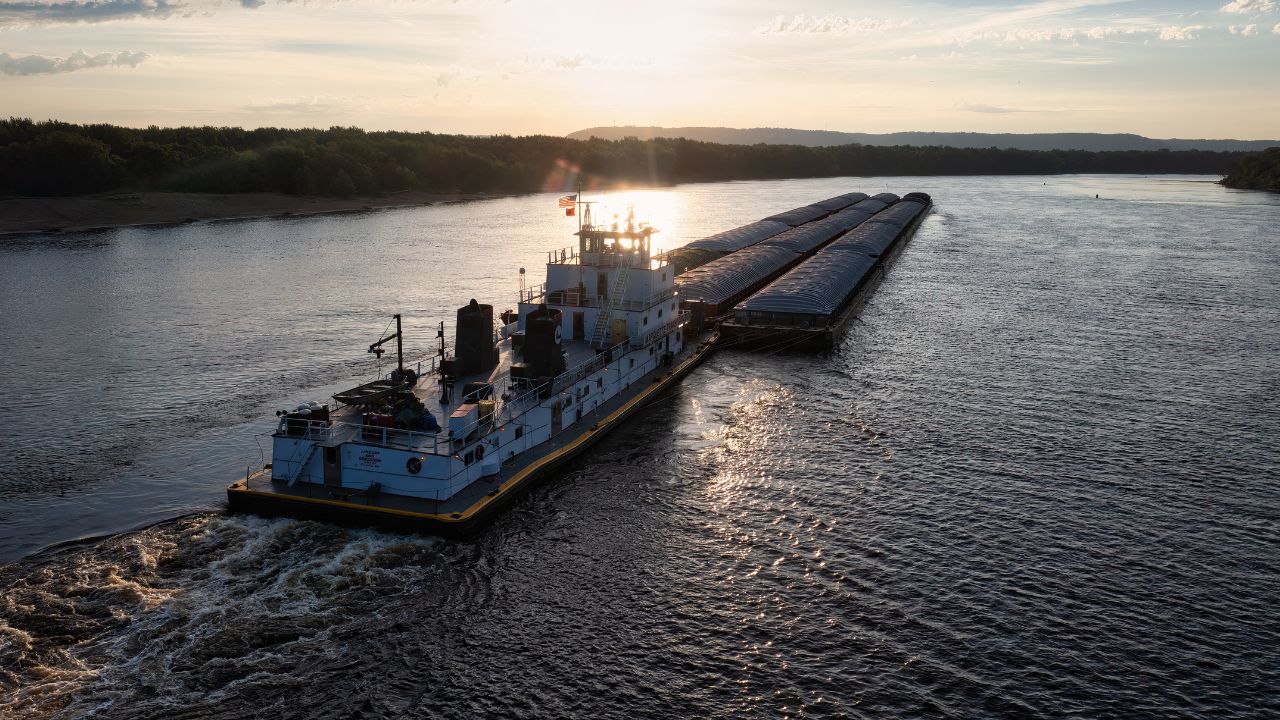 Atacurile ucrainiene din marea Azov redirecționează transporturile de cereale