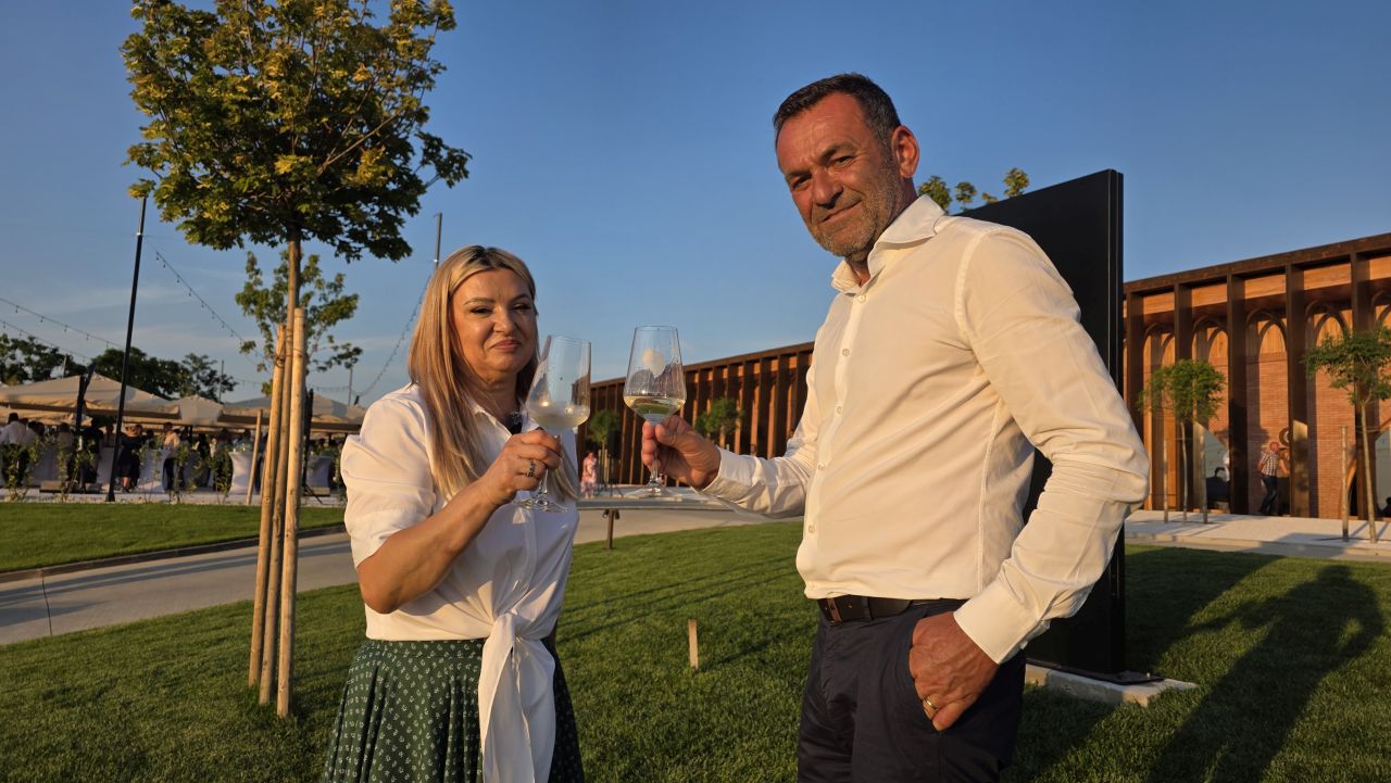 dan-corbut-cu-sotia
