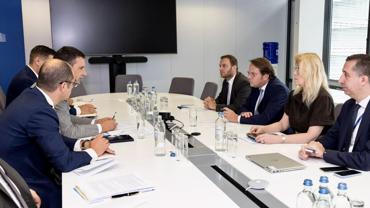 Delegația României și reprezentanții Comisiei Europene, în cadrul discuțiilor privind restricțiile la exportul de ovine și caprine