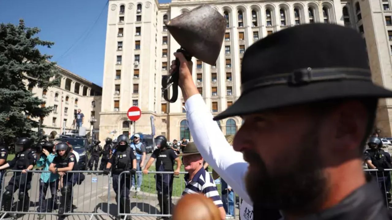 Imagine de la protestul oierilor în fața ANSVSA