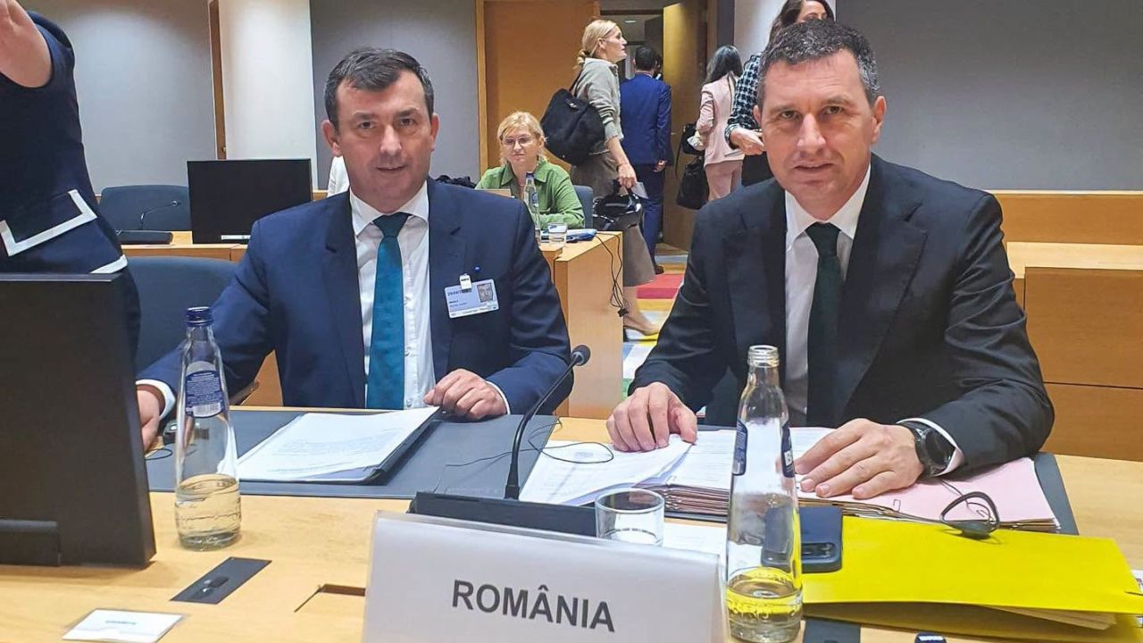 Tanczos Barna, alături de secretarul de stat Zoltán Mihály