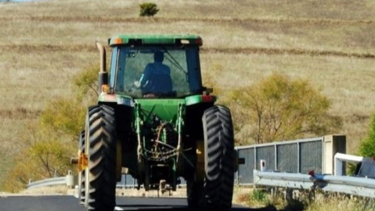 Tractor condus ilegal